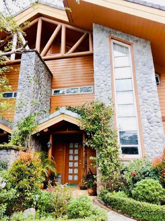 Forest Log Cabin At Camp John Hay Baguio City Esterno foto